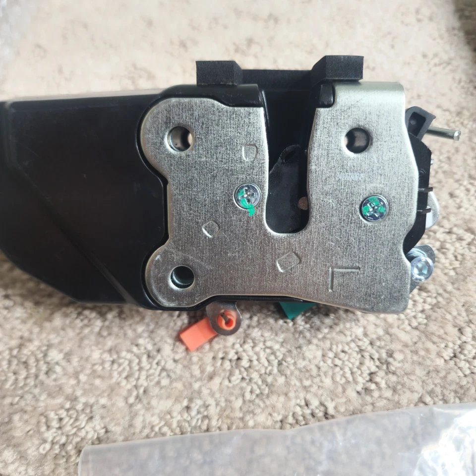 931-316 Front Left Driver Door Lock Latch Actuator for 07-14 Silverado Sierra Foto 2 de 4