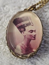 Vintage Nefertiti Egyptian Arcylic Plastic & Gold Tone Pendant & 18" Necklace 