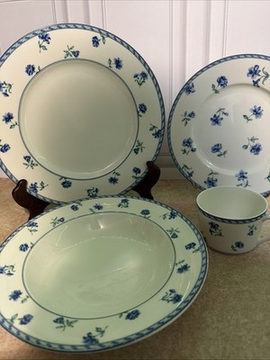 New 4 Pc Mikasa Blue Medley HK243 4-Piece Place Setting Fine China - MINT