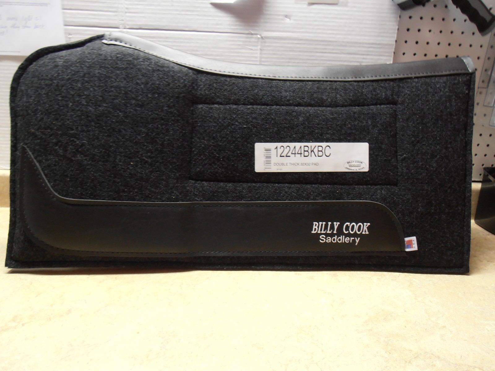 Billy Cook feutre noir accumulation épaule relief profilé Horse Saddle Pad 32x32 Billy Cook feutre noir accumulation épaule relief profilé Horse Saddle Pad 32x32