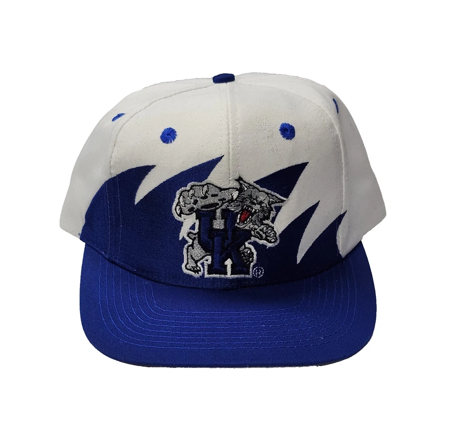 De colección Años 90 Kentucky Wildcats Sombrero Gorra Snapback Logo 7 NCAA Diente de Tiburón Blanco Foto 2 de 4