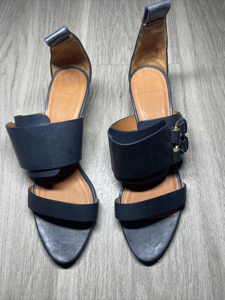 Sandalias GIVENCHY azul marino con correa con hebillas doradas para mujer EURO 39/ US 9 Foto 2 de 4