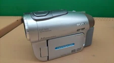 SONY DCR-DVD403 DVD Camcorder – DVD Handycam Include Bag – Good Condition