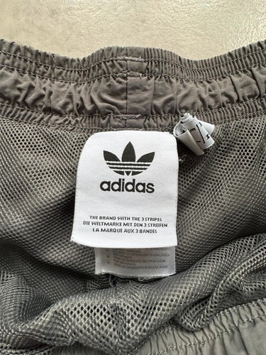 Adidas grau schwarz Shorts klassisches Design Logo Print Seiten Gr. M Tasche TOP - Bild 10 von 11