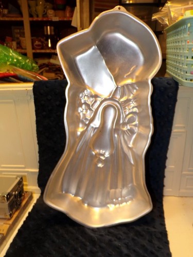 Vintage 1976 Holly Hobbie Cake Pan Wilton American Greetings Corp 13.5”