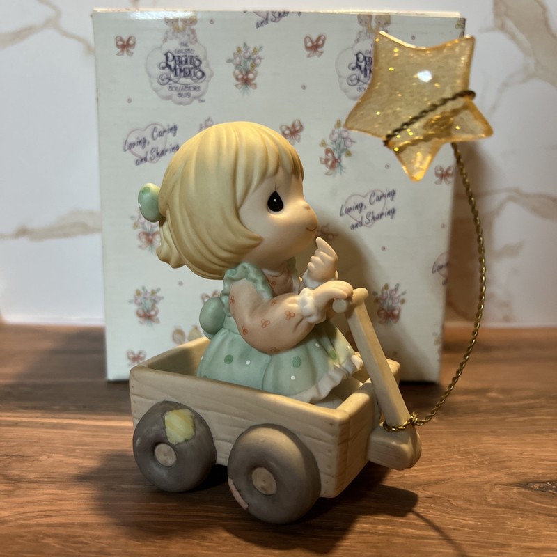 1999 Precious Moments Wishing You A World Of Peace #C0019 Girl with Wagon w/ Box