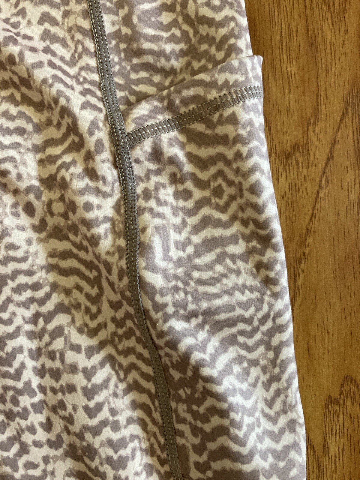 🌼Ouges Crop Leggings size small - image 3