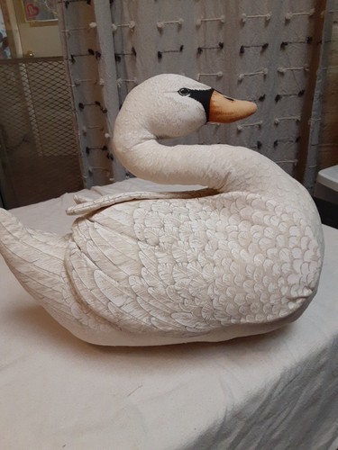 Beautiful Vintage Stuffed Swan - Picture 7 of 7