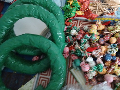 LGE Yo-Yo Craft Lot Fabric-Circles-Wreath/Forms-Picks-Wires-Cotton-Ties-Yo-Yos - Picture 3 of 24