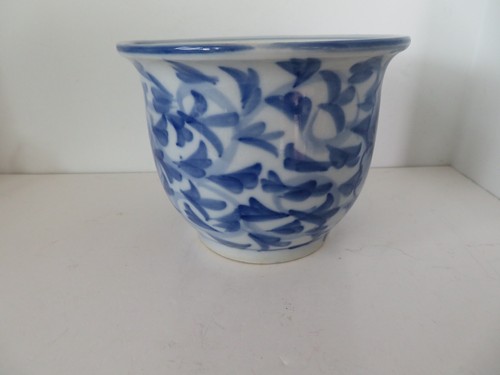 Vintage Chinese Porcelain Blue & White Planter / Flower Pot - Hand Painted Lotus - Picture 2 of 4