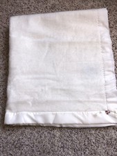 WHITE 100 ACRYLIC BABY BLANKET 36  X50  Embroidered Rosettes And Ribbon Corners