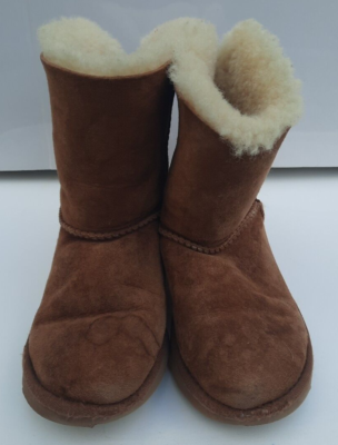 アガサ UGG Australia Youth Kristabelle Rear Lace Tasseled Pull-On Suede