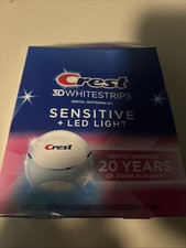 CREST 3D WHITESTRIPS SENSITIVE  GENTLE  LED LIGHT  28 STRIPS  EXP 09/10/2027
