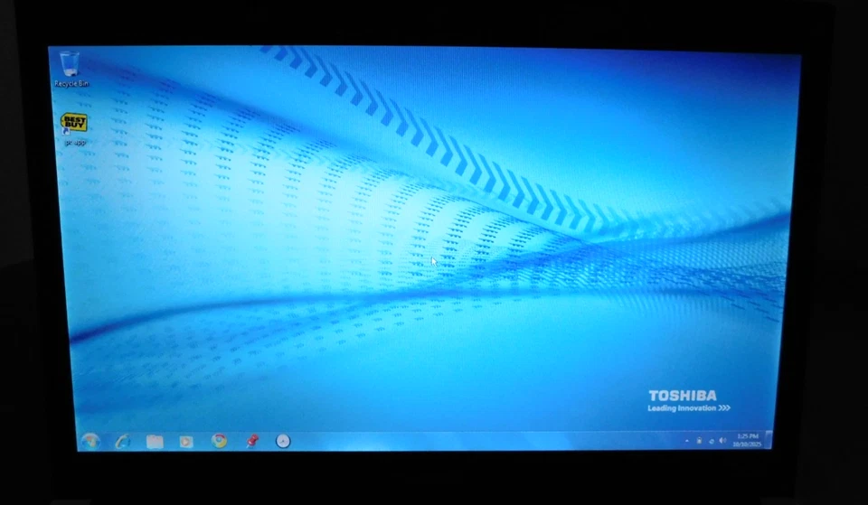 Toshiba Portege R705-P25 Windows 7 laptop ~ factory reset + upgradable to Win 10 - Image 2 of 4