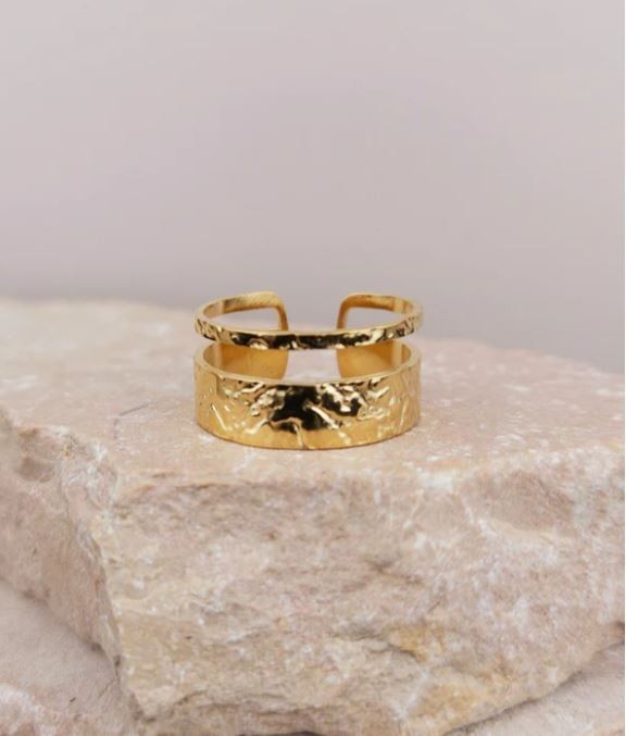 Bague double ajourée en acier doré martelé chic Bijoux des Lys