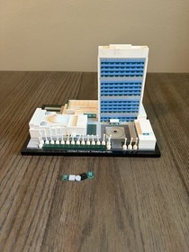 Used LEGO Architecture United Nations Headquarters(21018)