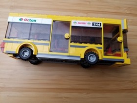 LEGO City 7641 City Corner Complete Bus Stop Street Shop Town 60031