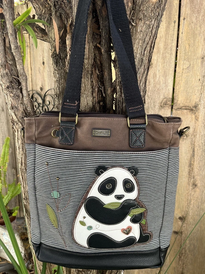 Bolso Plisado Chala WORK TOTE Oso Panda Rayas Negras Acento Marrón