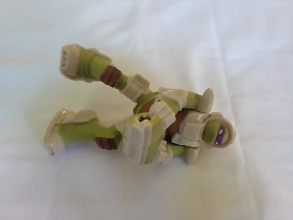 Игрушечная экшн-фигурка Teenage Mutant Ninja Turtle Donatello McDonalds 2016 4 дюйма TMNT - Изображение 2 из 4