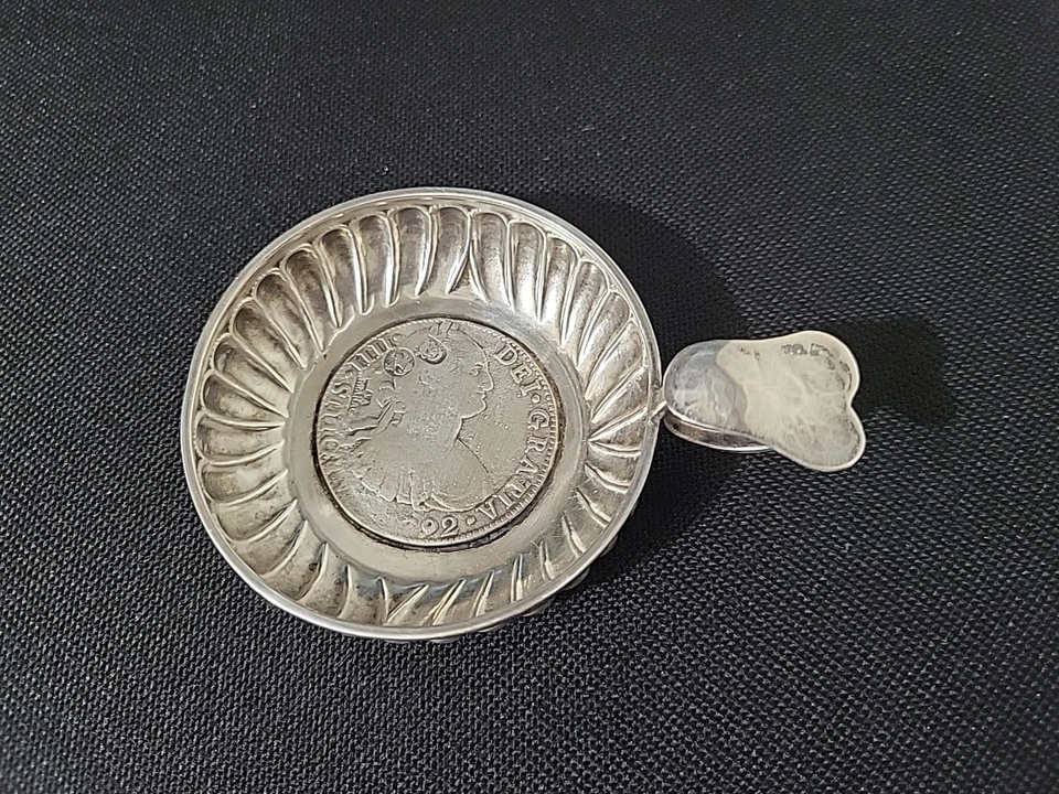 Raro Antiguo Tastevin Copa Sabor Vino 1792 8 Reales Carolus IIII Moneda España México Foto 2 de 4