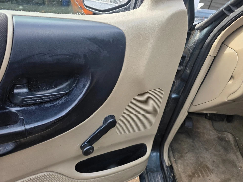 Ford Ranger 2004-2011 conductor delantero izquierdo interior panel de moldura solo beige manual Foto 4 de 4