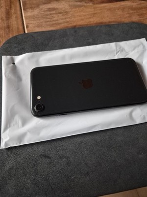Apple iPhone SE 2 von 2020, 128 GB, schwarz (Ohne Simlock) gebraucht,  Privat