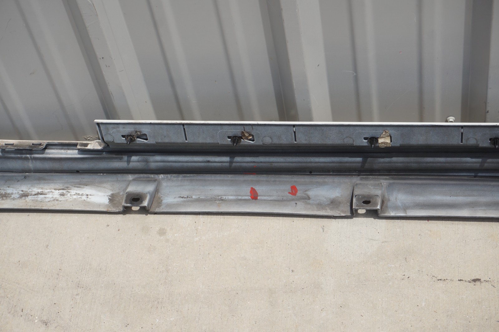 14 - 20 Maserati Ghibli Right Passenger Side Rocker Skirt Molding Trim Panel OEM