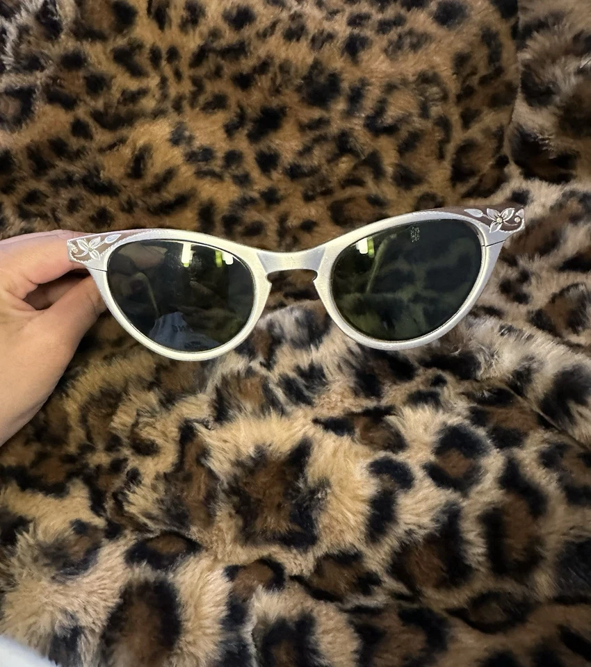 1950s-1960s ArtCraft Sunglasses True Vintage Cat Eye Aluminum Eyeglasses - Image 4 of 4