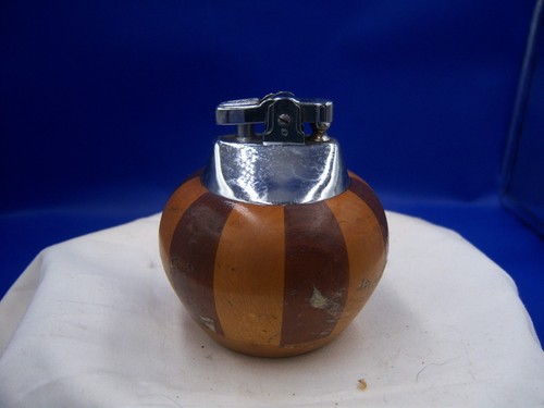 LT - Vintage Ronson Made in England 3 1/8" Wooden Tabletop Cigarette Lighter