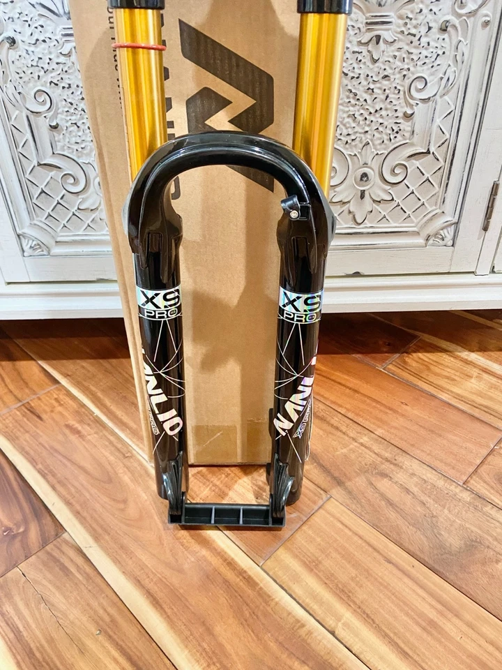 Nanlio Bicycle Front Forks X9 Pro Mountain Bike Suspension Front Fork 26 Inches - Image 3 of 4