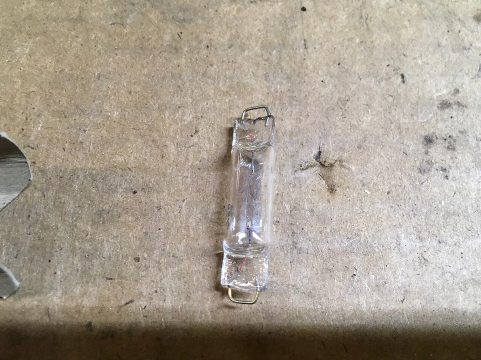 New Sylvania Light Bulb Lamp 561 - 4 bulbs - Image 4 of 4