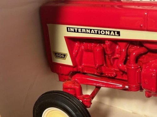 Country Classics By Scale Models Case IH International 606 Red Dealer Edition - Picture 10 of 11