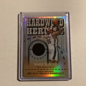 2006 Topps Chrome Hardwood Heroes Vince Carter Game-Worn warm-Up Refractor #/99