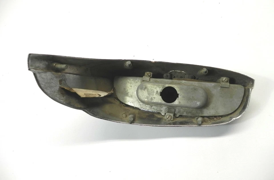 1949-50 KAISER | ВИНТАЖНЫЙ *НОВЫЙ ИЗ СТАРЫХ ЗАПАСОВ* КОРПУС ЛЕВОГО ЗАДНЕГО ФОНАРЯ В СБОРЕ - ОЧЕНЬ ХОРОШИЙ - - Изображение 4 из 4