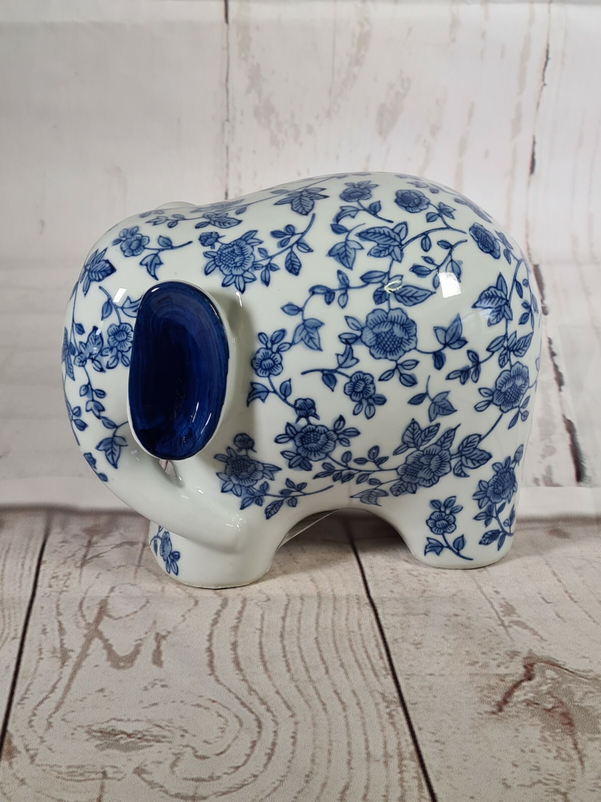 Brand new 20cm ceramic elephant blue willow pattern hamptons decor figurine