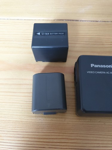 Genuine Panasonic Charger VSK0651 with 2 X Battery Pack and UK Plug - Picture 3 of 7