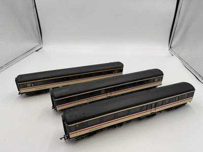 Hornby 3X Intercity MK2F Reisebusse 