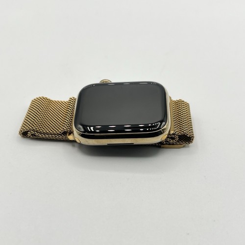 Apple Watch Series 7 45 mm en acier inoxydable doré avec bracelet milanais - Excellent état - Photo 5 sur 6