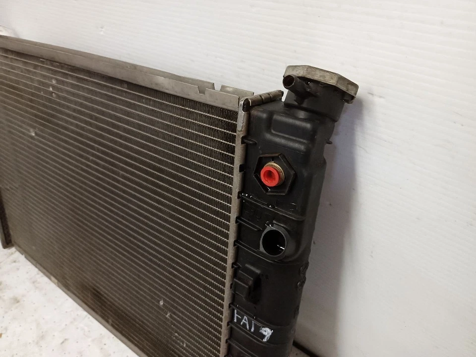 Radiador Chevrolet Camaro 1996 3,8 L AT 11878597 Foto 4 de 4