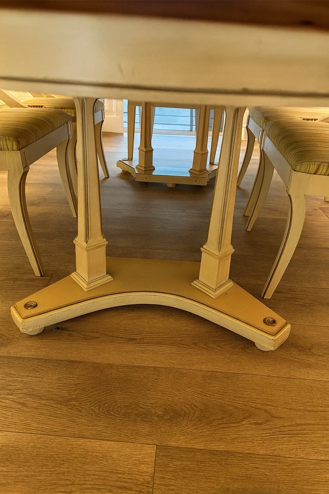 Juego de 6 mesas de comedor y sillas extensibles Hollywood Regency Baker de madera Foto 2 de 4