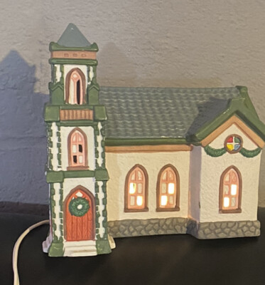 Holiday Expressions Dickens Collectables Porcelain Lighted Christmas House Boxed