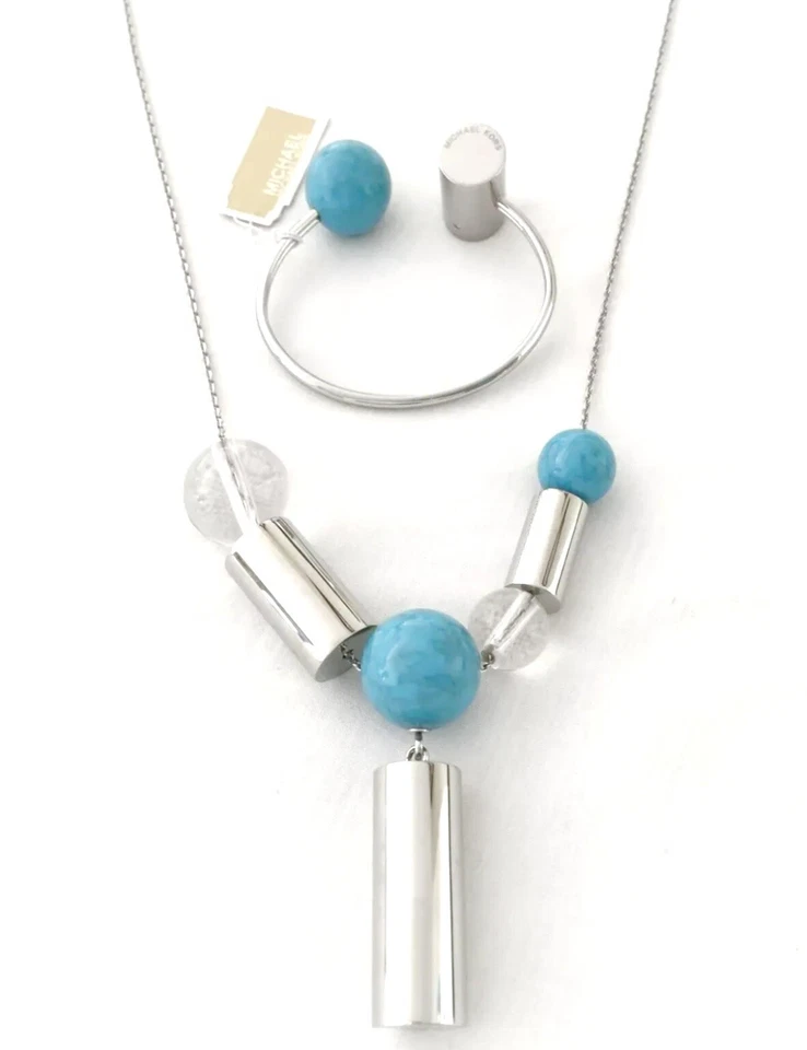 Juego de collar y pulsera largos con cuentas de turquesa sintética de plata MICHAEL KORS $220,00 Foto 4 de 4