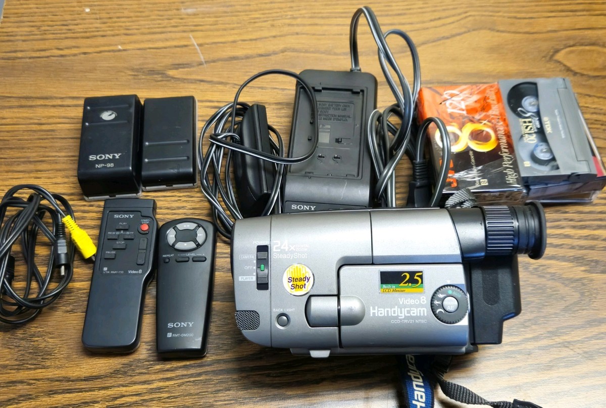 【動作OK】SONY　Handycam CCD-TRV11 Amazon | SONY ソニー CCD-TRV11 ビデオカメラレコーダー(Hi8