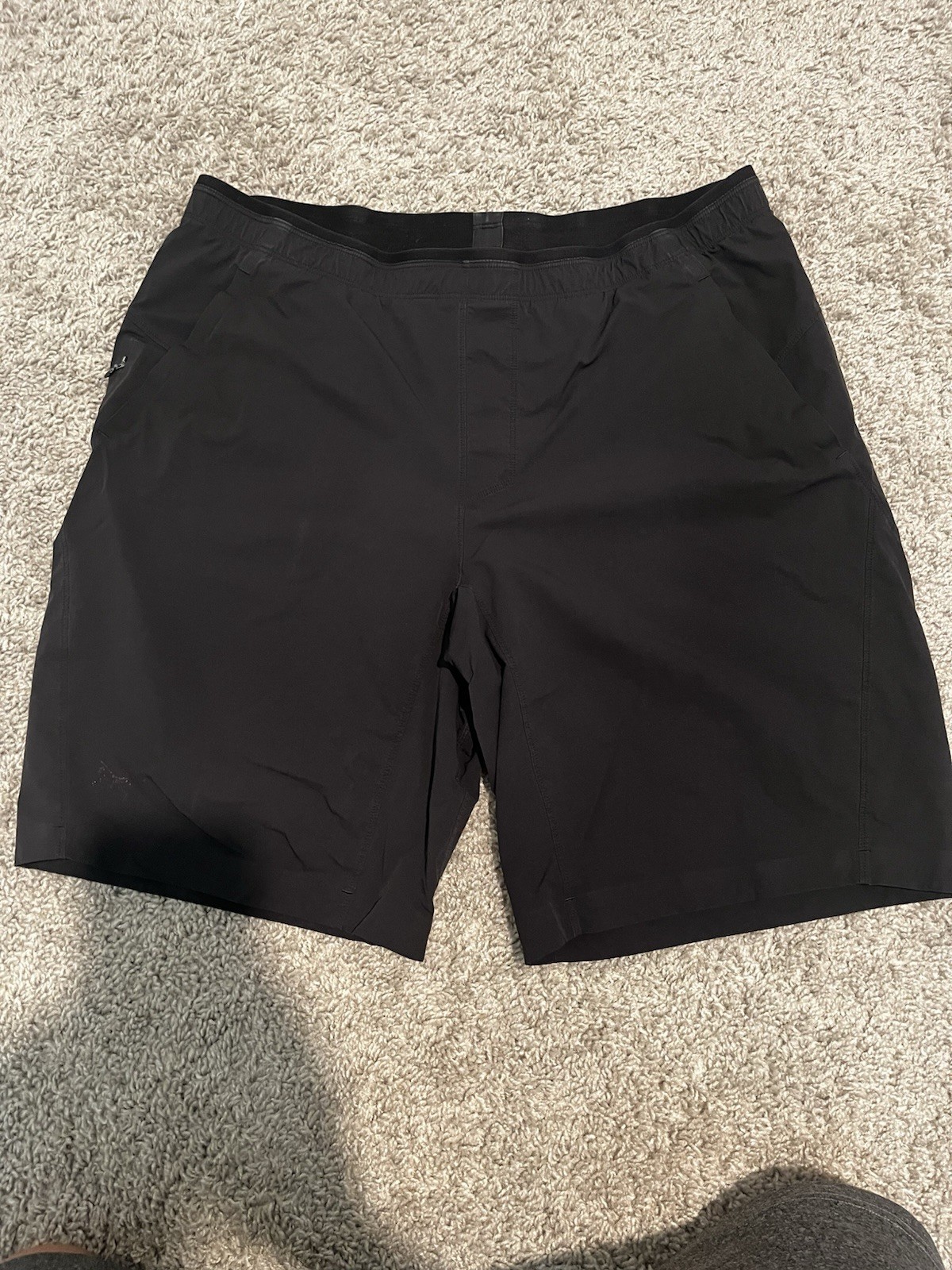 Arc’teryx Men’s Black Running Shorts L Lightweight Trail Hiking Athletic