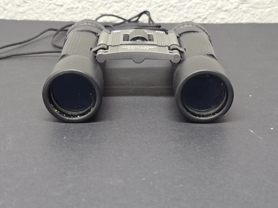 Vanguard DA-1025 Binoculars W Case Compact 10x25 mm Field View 303 Ft/1000 Yds - Image 3 of 4