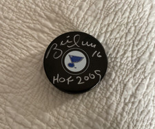 Brett Hull signed St. Louis Blues hockey puck with HOF inscriptions.