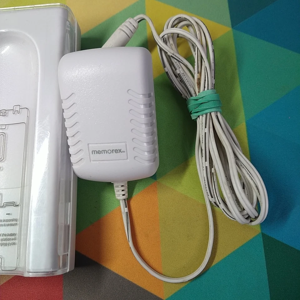 Memorex Dual Controller Charging Kit Made For Wii With Charging Cable - WHITE! - Image 4 of 4