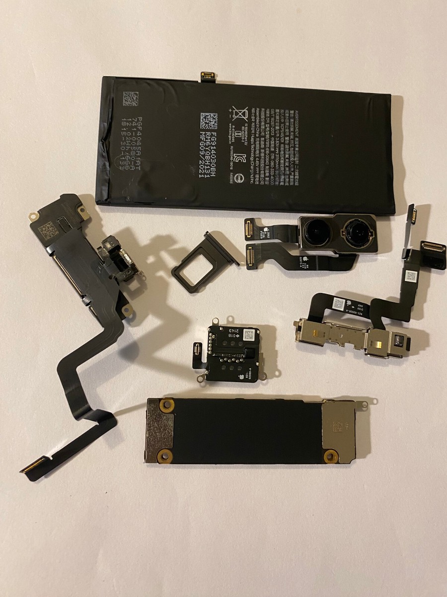 Apple iPhone 11 64GB black Unlocked logic board A2111 Read parts