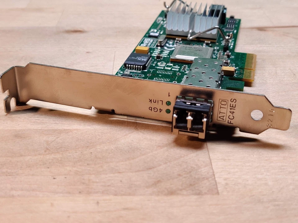 Adaptador de bus host ATTO Celerity FC41ES 4Gb/s Fibre Channel PCIe 2.0 para Mac/PC Foto 2 de 4