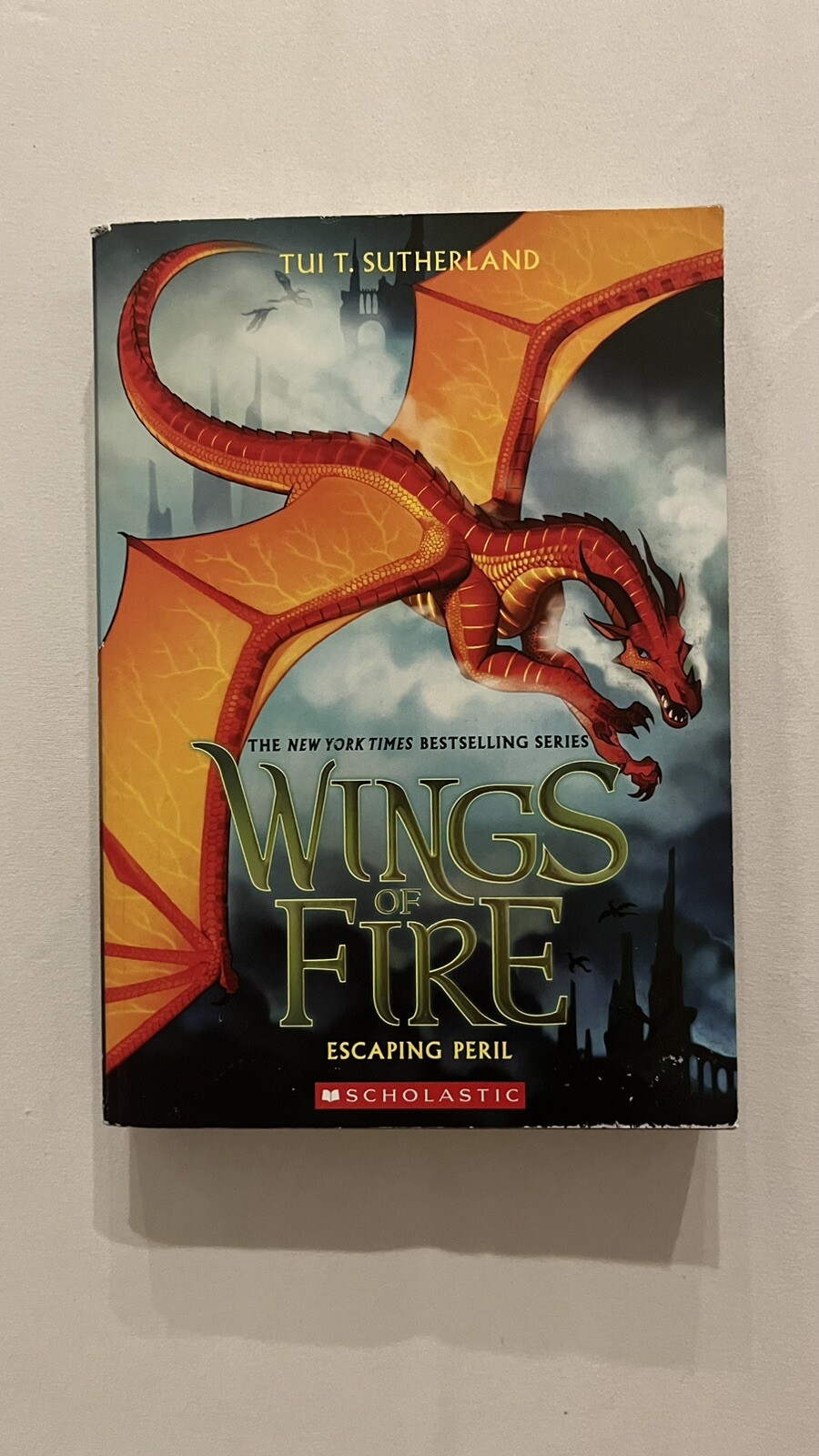 Wings of Fire Escaping Peril Book 8 by Tui T. Sutherland Condition Very Good